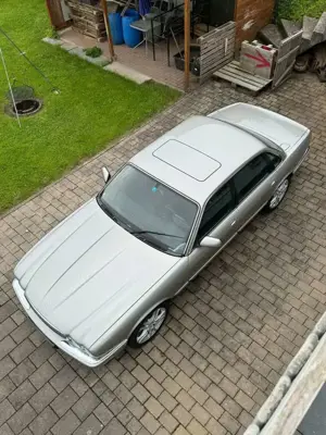 Jaguar XJ8 limuzine