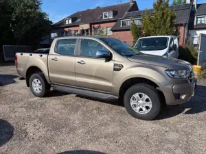 Ford Ranger XLT Doppelkabine 4x4/AHK/WENIG KM Bild 4
