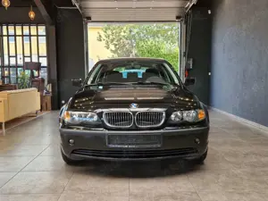 BMW 325 i Touring*AHK*KLIMA* Bild 2