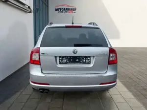 Skoda Octavia Combi 2.0 TDI RS*Xenon*KVL*Tempo*RKS* Klima Xenon Bild 4