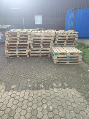 Einweg Holzpaletten zu verschenken 