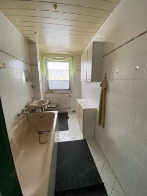 Schöne 2-Raumwohnung mit Einbauküche in ruhiger Lage und Blick ins Gebirge