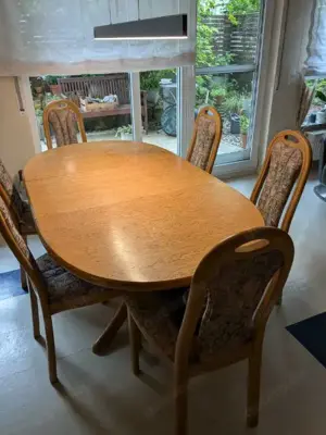 Esszimmertisch mit 6 Stühlen
