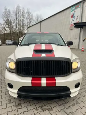 Dodge RAM * * * RAM SRT 10 Viper Motor V10 506 PS * * * Bild 3