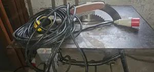 Grosse Kreissäge mit Starkstromkabel.Voll funktionsfähig.