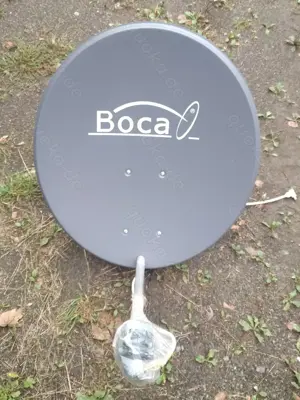 Satellitenschüssel mit Halter