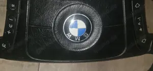 2 Kisten mit BMW Teilen 