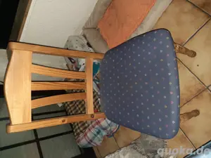 Zwei schöne Stühle Holz zu verkaufen nur zusammen 10 euro