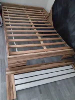 Bett mit oder ohne Matratze
