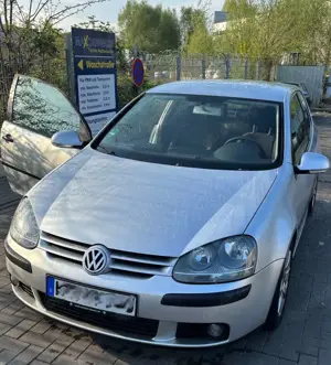 Volkswagen Golf Golf 1.6 FSI Automatik Trendline