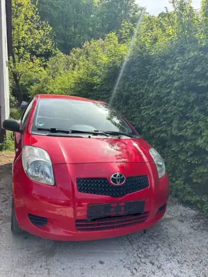 Toyota Yaris 1.0 VVT-i Bild 1