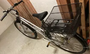 Damenfahrrad MTB Fischer, Räder 26 Zoll, Rahmenhöhe 49,5 cm, 18 Gänge, Beleuchtung, Schutzbleche