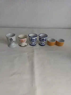 7 Eierbecher Porzellan als Set zusammen