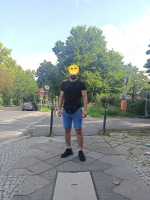 Ein Mann, 24 Jahre alt, sucht eine weibliche Person für gelegentliche Gesellschaft und Sex