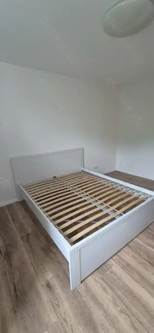 Weißes Bett zu verkaufen 