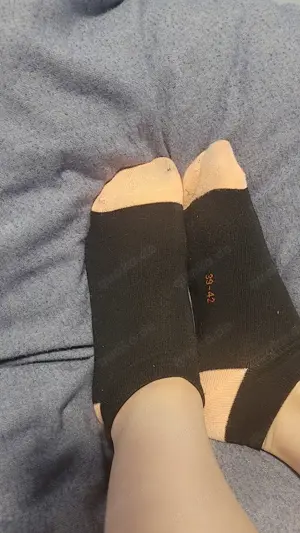 Verkaufe Fußbilder und getragene Socke