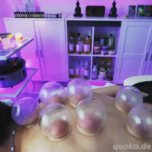 Dabei massiere ich Dich mit meinem hand warmen und hochwertigen Massageöl.