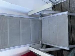 2 Aluminiumklappstühle zu verschenken 