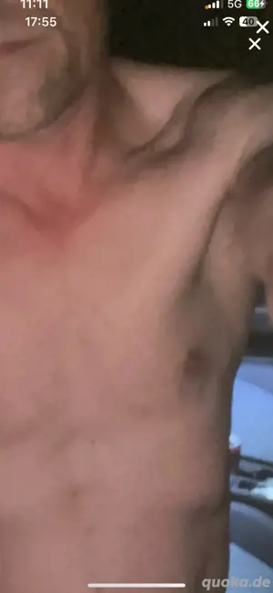 Nackter Spaziergänger sucht dich (w) 