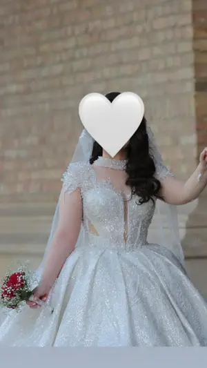 Brautkleider und Henna-Kleider zu verkaufen 