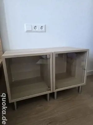 Nachttische, kleine Vitrinen