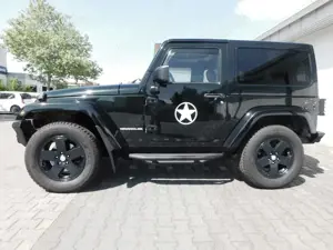 Jeep Wrangler Sahara+v.Extras+AHK+LED+Hard+Softtop,sehr gepflegt Bild 3