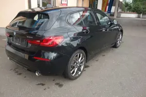 BMW 120 Baureihe 1 Lim. 120 i Sport Line Bild 3