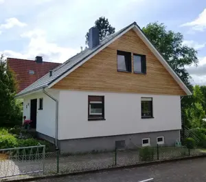 Holzfassade streichen   Giebel, Ortgang, Traufe renovieren   Maler gesucht ?