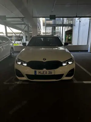 BMW 330 330 i M Sport | Carbon | Schiebedach |