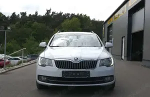 Skoda Superb Combi 3.6 FSI LK 4x4*TEMP*STDHZ*RFK*XENO Bild 2