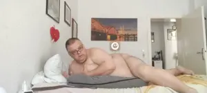 Gibt's aktive Männer die mich gerne täglich regelmäßig ab 15 Uhr Ende 24 Uhr poppen stoßen komm will