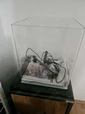 Amtra Nano Aquarium 30 L mit LED-LICHT, Glasabdeckung, Pumpe, Reinigungsset und Lochstein!