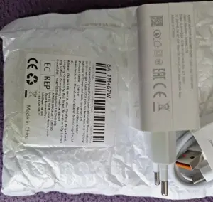 67 Watt Netzteil in weiß, Schnellladegerät, hyper-charger abzugeben