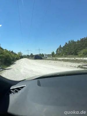 Zeigegeiler Kerl sucht spontanes weibliches Opfer am Parkplatz vom Birkensee