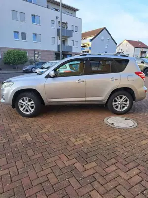 Toyota RAV 4 2.2 D-4D 4x4 Bild 3