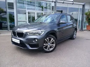 BMW X1 xDrive25d Aut Sport Line Leder Panorama LED NaviPl Bild 2