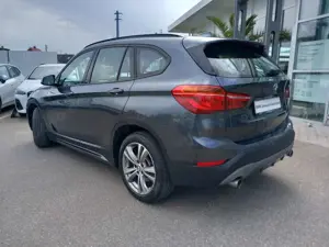 BMW X1 xDrive25d Aut Sport Line Leder Panorama LED NaviPl Bild 3