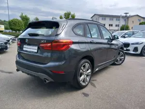 BMW X1 xDrive25d Aut Sport Line Leder Panorama LED NaviPl Bild 5