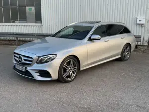 Mercedes-Benz E 220 d T* AMG Line*Wide Screen*Head Up*LED*AHK*