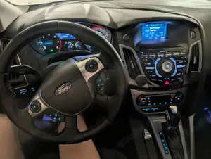 Ford Focus Turnier 2L Diesel 163PS Scheckheft TÜV 03.26 voll