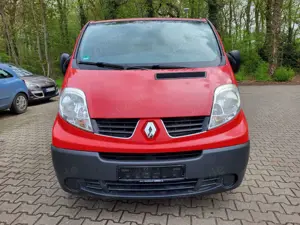 Renault Trafic L1H1 2,7t (8/9 Sitze) verglast