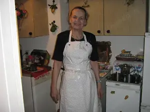 Suche.REAL eine devote ältere Hausfrau 