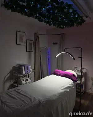 Komm und geniesse eine schöne nackt Body massagen Gerne darfst du meinen Busen streicheln Feinmassag
