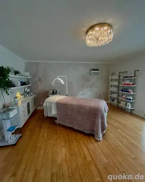 Sinnliche, erotische Tantra-Massage mit wunderschönen Busen Normale Ganzkörpermassage mit Happy End