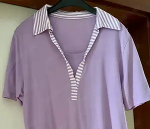 Damen Shirt kurzarm Gr. M - L BW 53,5 cm  Lila Weiß Top