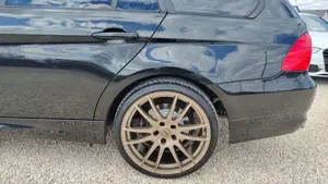 BMW 320 d xDrive 4x4 Automatik* Xenon*Navi*Leder*Pan Bild 4