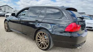 BMW 320 d xDrive 4x4 Automatik* Xenon*Navi*Leder*Pan Bild 3