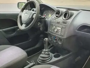 Ford Fiesta 1.3 Benzin Tüv ist abgelaufen Bild 5