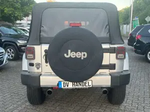 Jeep Wrangler UnlimitedSahara *Autogas/Navi/Sitzhzg.* Bild 5