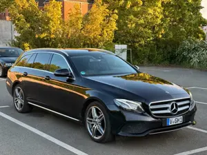 Mercedes-Benz E 220 d 4Matic Allrad/19Zoll AMG/LED/AHK